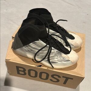 Adidas YZY BSKTBL Sneakers Box